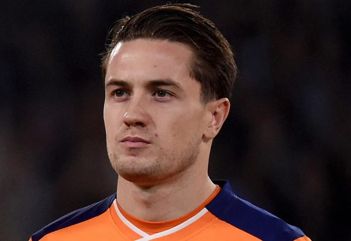 GOAL: Scott Wright doubles Rangers lead against Hearts